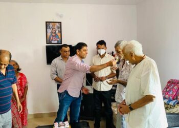 Goa's Porvorim Aam Aadmi Party Leader Ritesh chodankar Celebrates His Birthday At Old Age Home